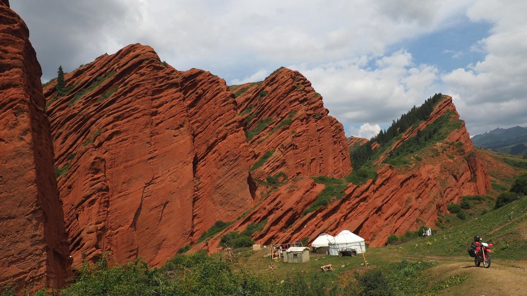 Červené skaly v Jeti Oguz, Kirgizsko - Bod záujmu