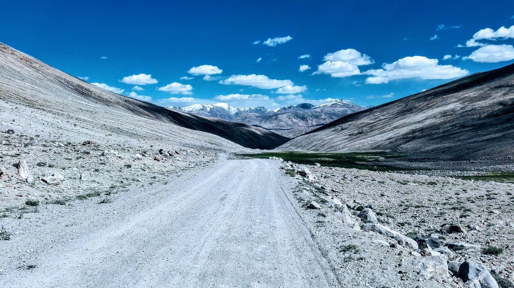 Khargush pass a Hindukuš v pozadí