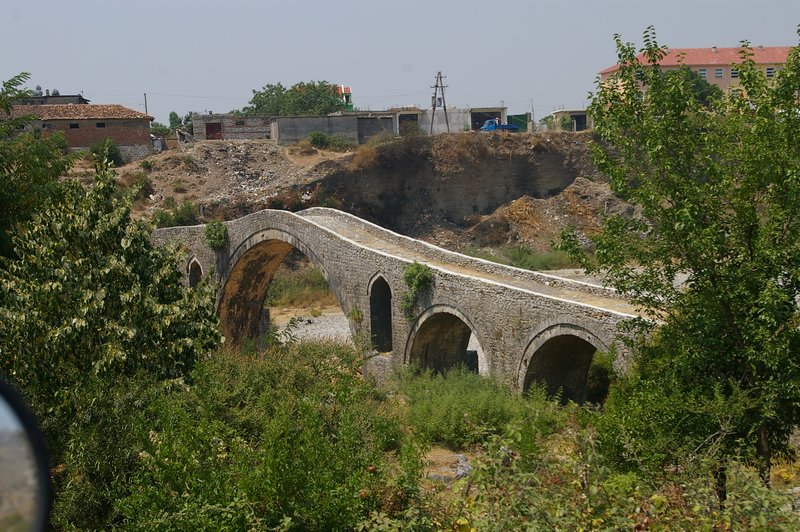 Albánsko most