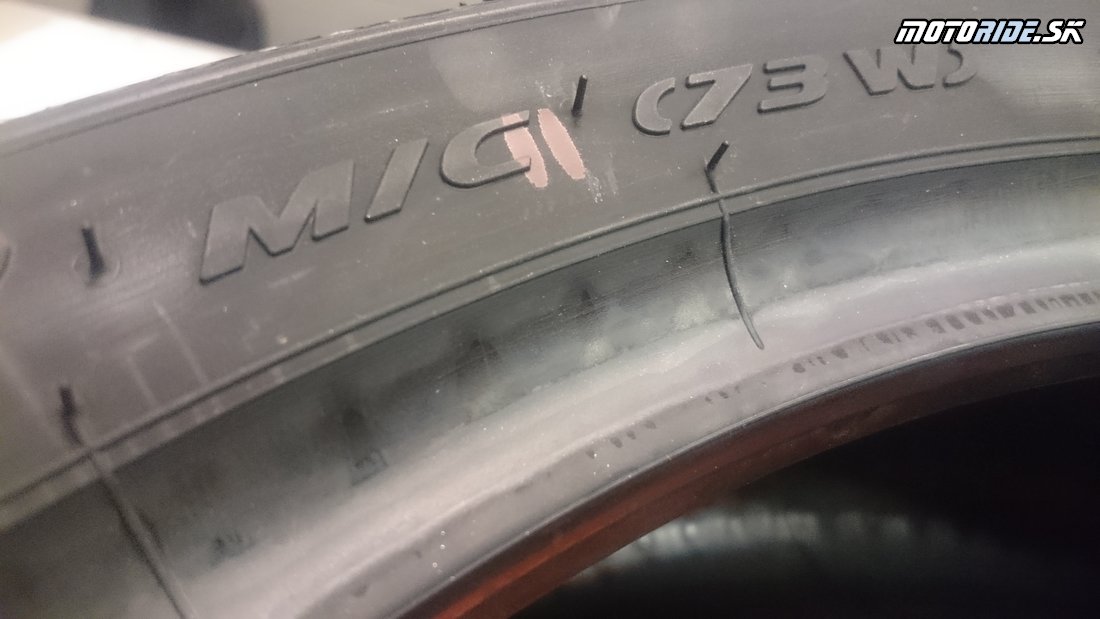 M/C – Motocyklová pneumatika. index nosnosti a rýchlosti, ferebná bodka v M/C označuje najľahší bod pneumatiky - montáž k ventilu