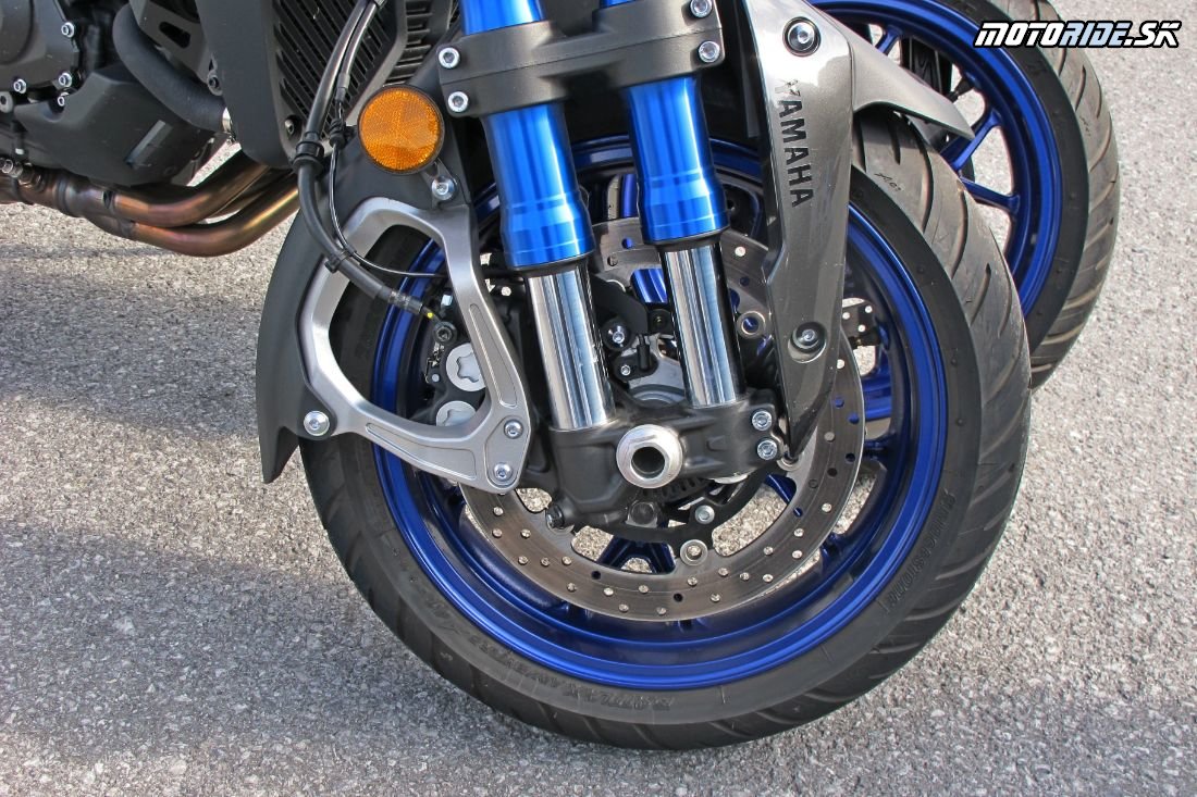 Tri kolesá a päť tlmičov: Yamaha Niken, magnet na pohľady