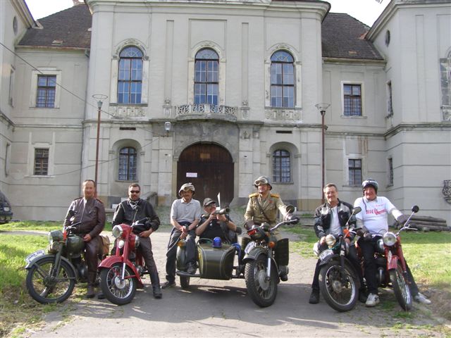 martincania na motorkarni na halicskom zamku 2008