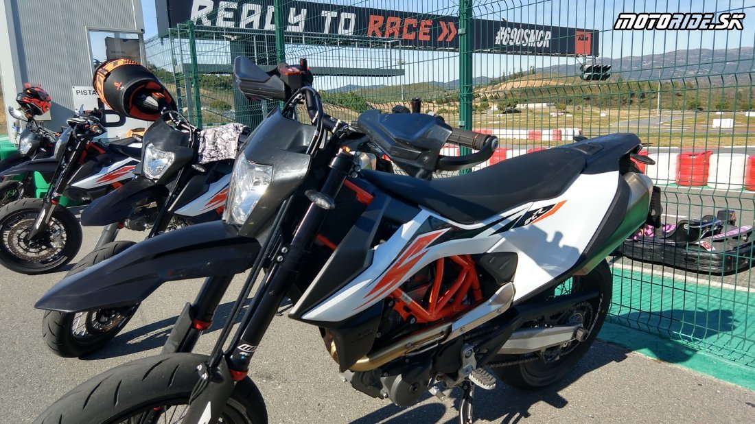 KTM 690 SMC R 2019 v Portugalsku