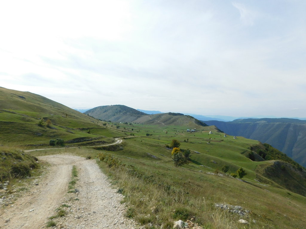 cesta medzi dedinami Luka a Dubočani