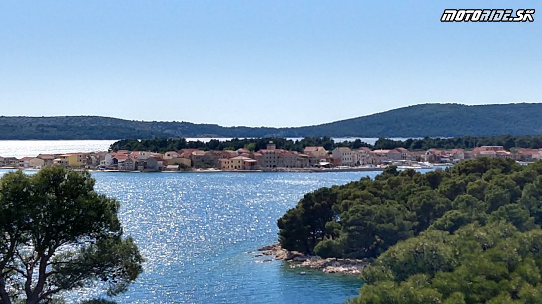Ostrov Krapanj - Testujeme KTM 790 Adventure a Adventure R 2019 v Chorvátsku