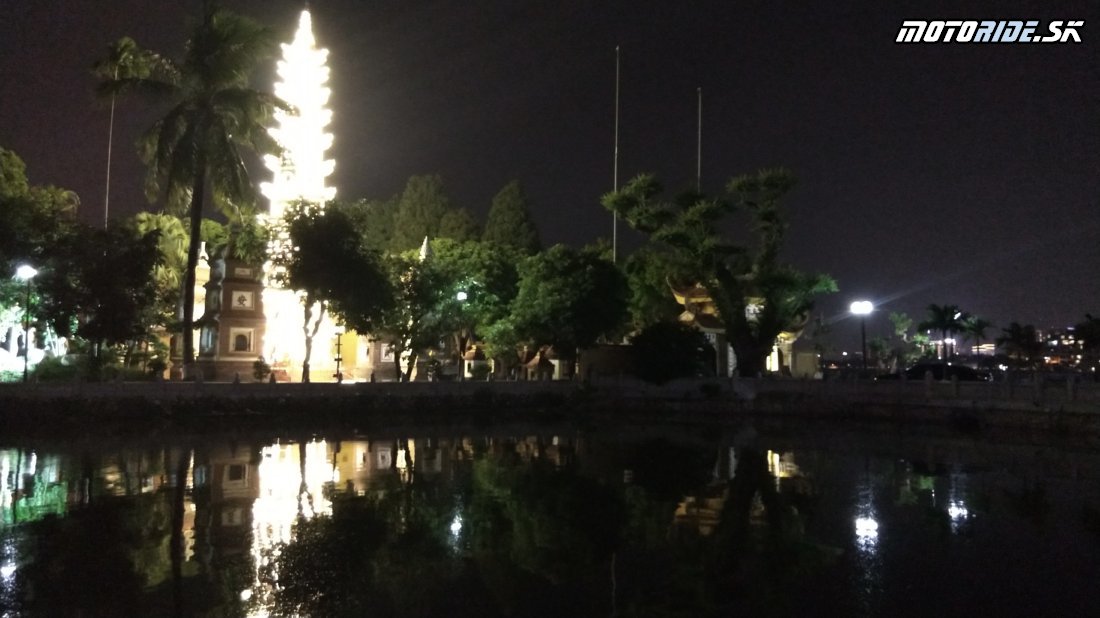 Hanoj: Život, Vojenské múzeum, Ho-Či-Minovo mauzóleum, 3-ja na moto a žaby na večeru :-) - Naživo: Vietnam moto trip 2019