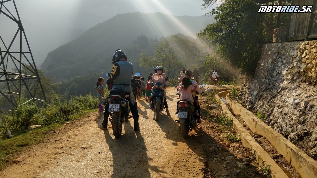 Cesta do dedín Hmongov - Brána do neba, schody do prázdna, Sapa a výlet medzi Hmongov v Ta Van - Naživo: Vietnam moto trip 2019