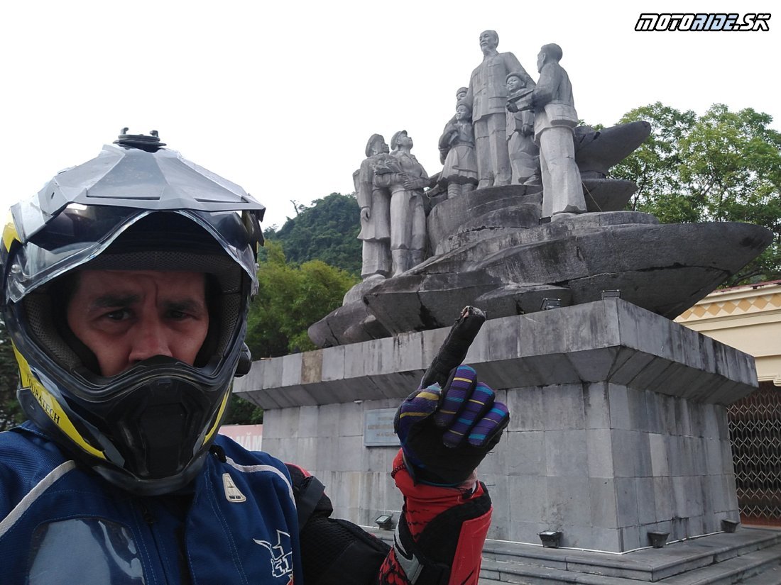 Z Ha Giang cez Yen minh chalenging road a haďou stezkou do sopečného pohoria - Naživo: Vietnam moto trip 2019