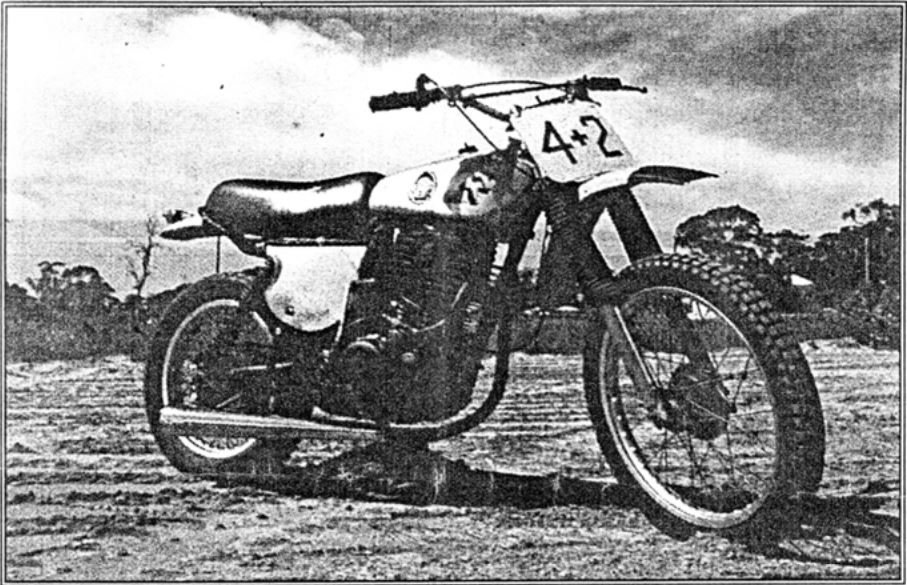 motocykel so šesťtaktným motorom Malcoma Beareho