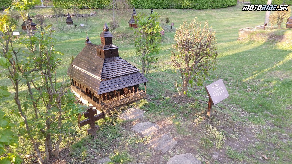 Minigaléria drevených kostolíkov, Ulíč - Bod záujmu