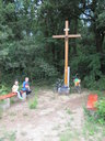 nový kríž pri vinohradoch na okraji Hája