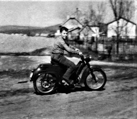 P. Srniš, tiež spočiatku brázdil poľné cesty a polia v okolí Zeleného (bývalý motocrossár z Poltára)