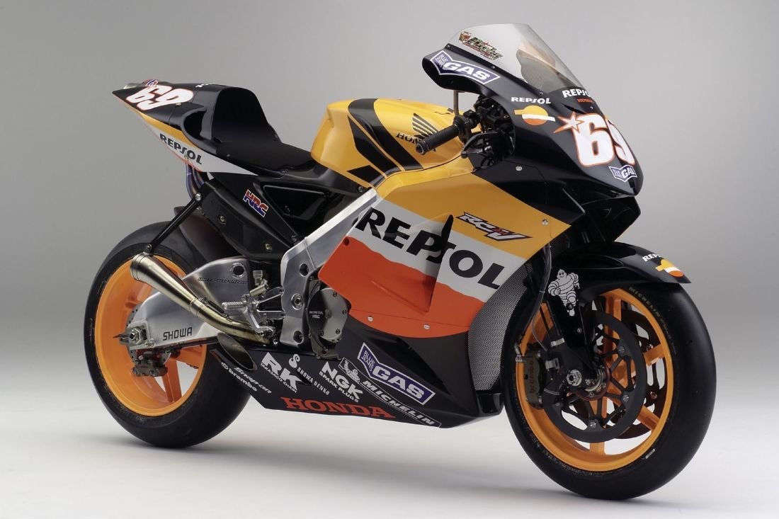 Chcel by som si zajazdiť na stroji MotoGP s päťvalcovým motorom – RC211V - Rozhovor s hlavným konštruktérom prevodovky DCT Daiom Araiom - Honda