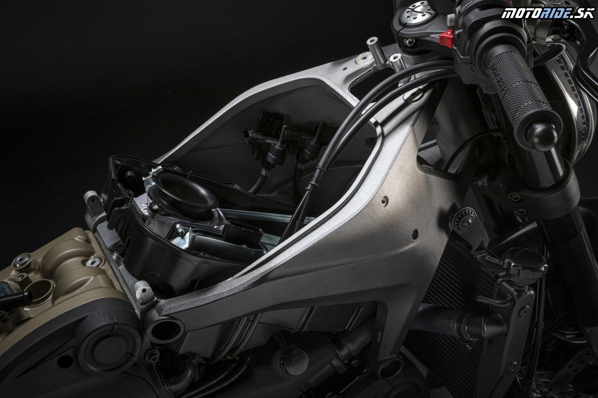 Nový hliníkový rám - Ducati Monster 2021