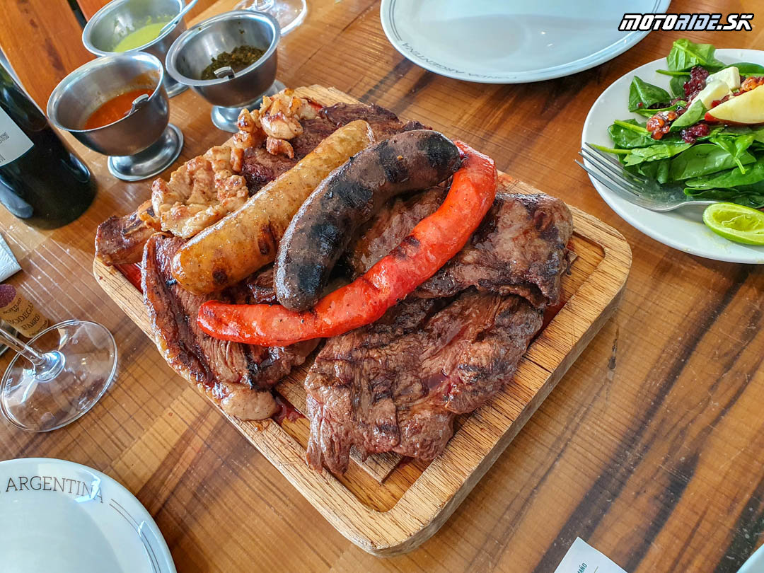 Servis ukončený a steak na stole - Naživo: Mexiko 2020