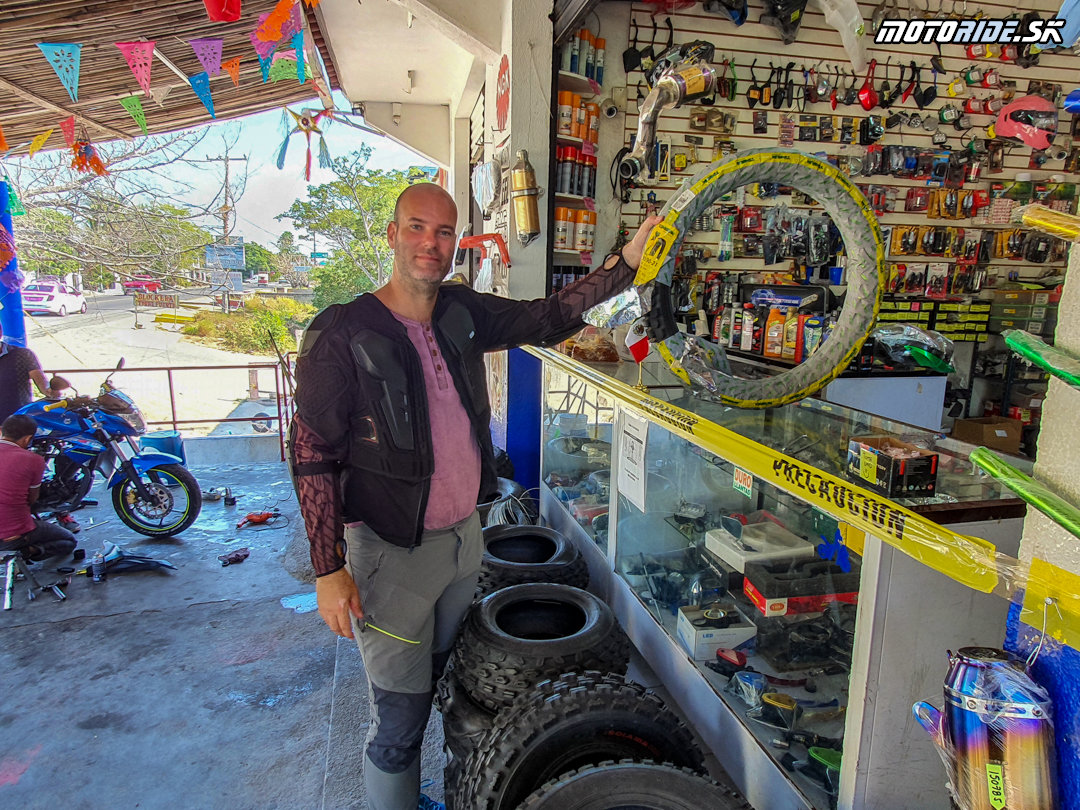 Oprava kolesa v Salina Cruz - Naživo: Mexiko 2020