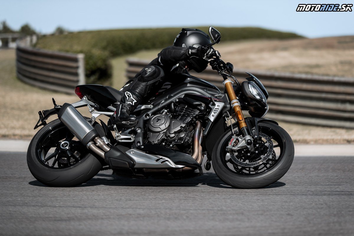 Triumph Speed-Triple-1200-RS---Accessories-Riding-5