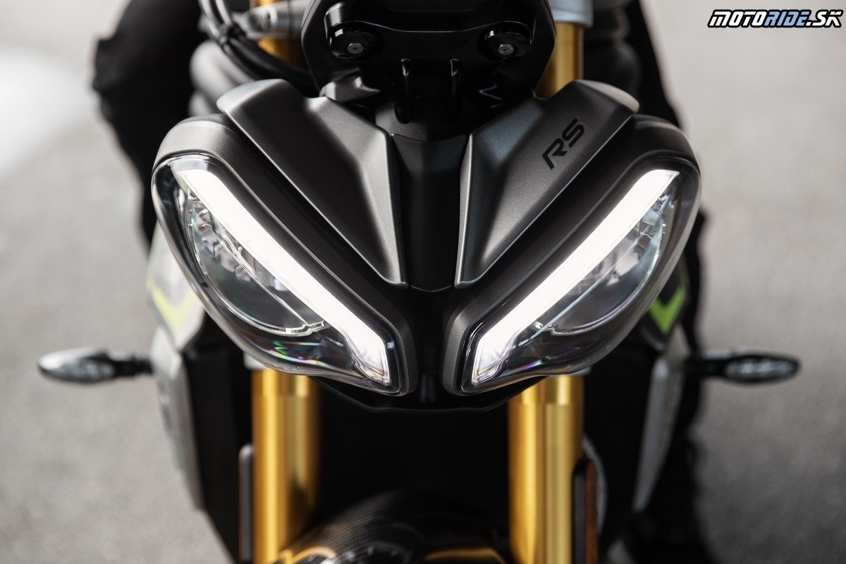 Triumph Speed-Triple-1200-RS---Headlights-Front
