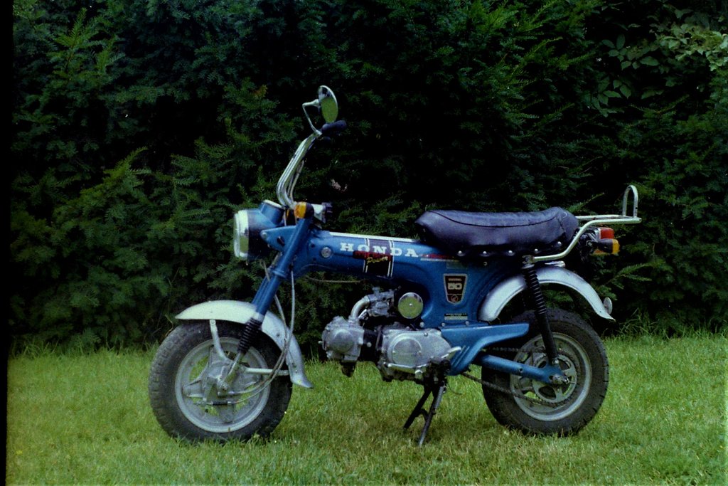 Honda Dax z ľava