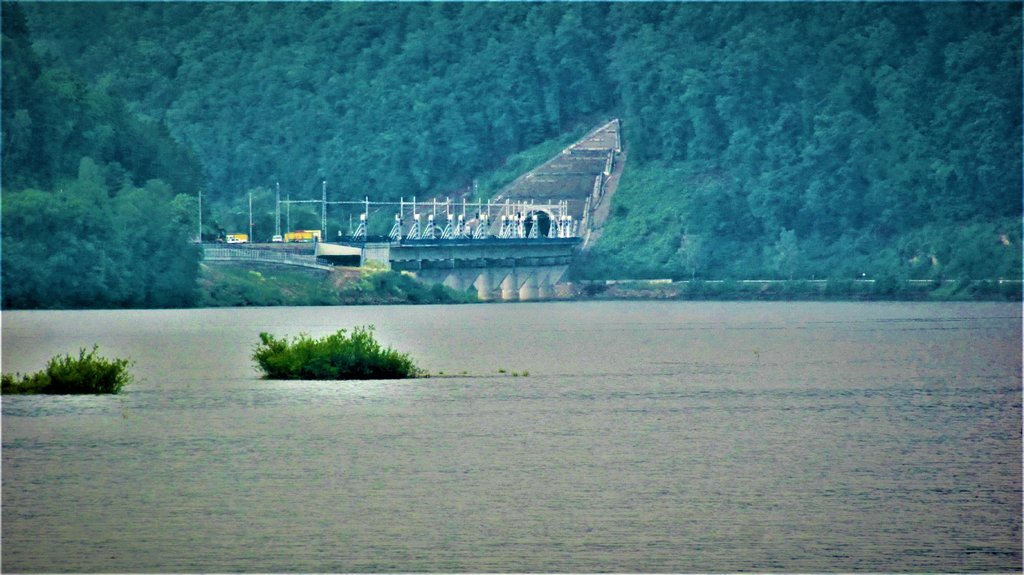 most pri pohľade od Milochova