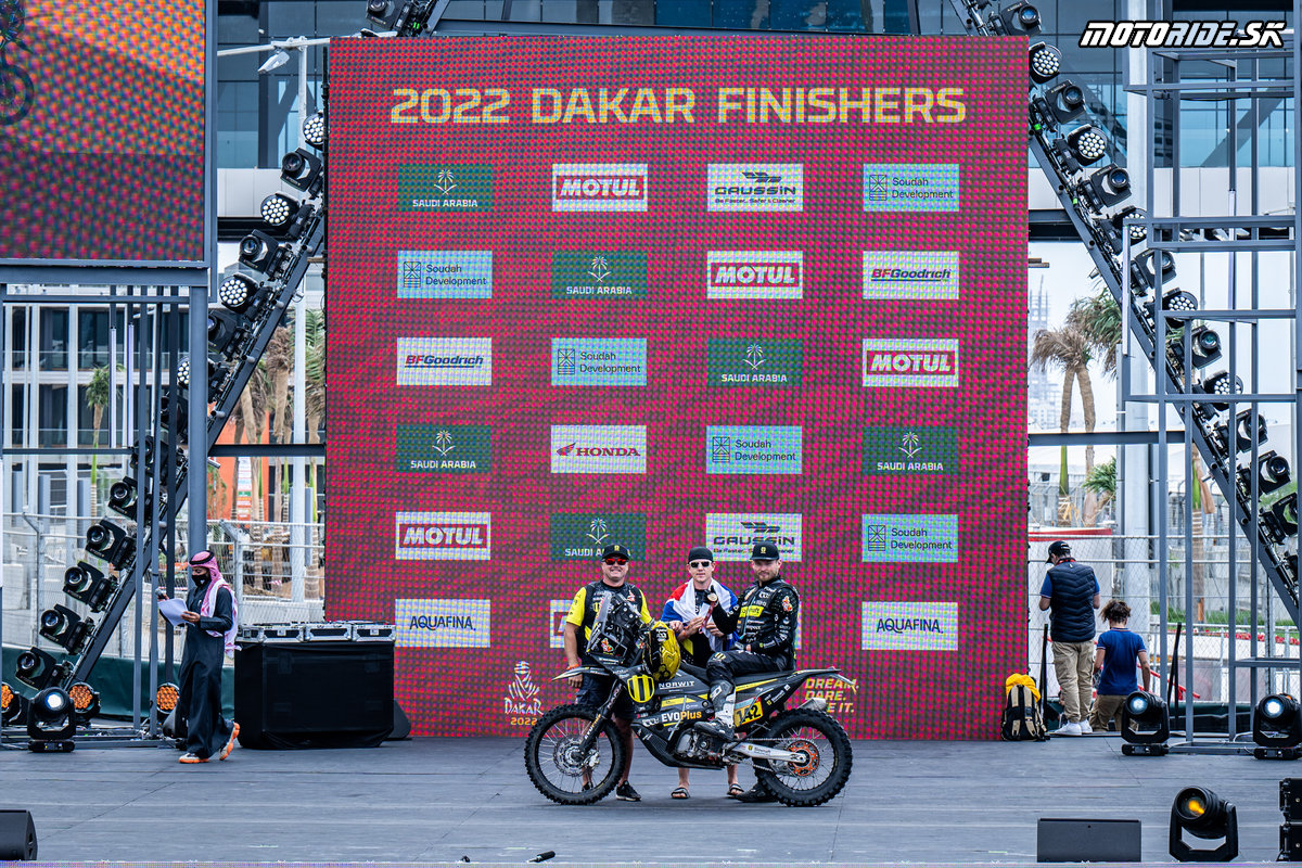 Štefan Svitko - Dakar 2022 pódium - Photo (c) MM Corp.