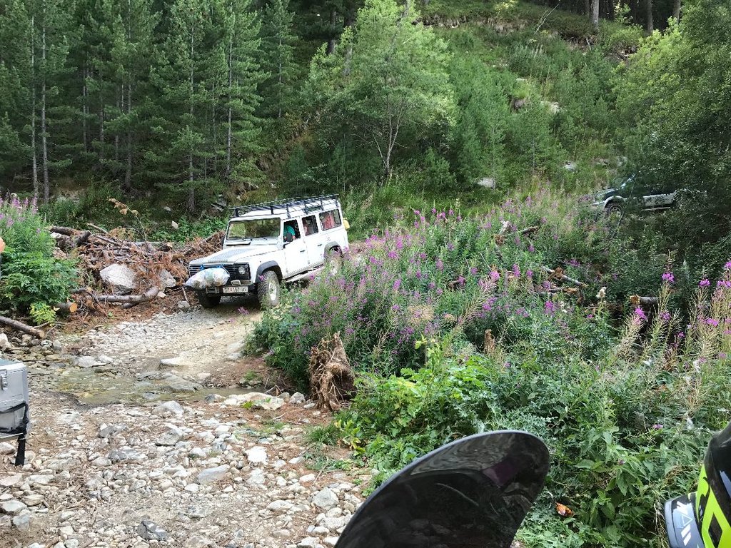 Cesta na Pelister, Macedónsko 2 - turisti na jeepoch