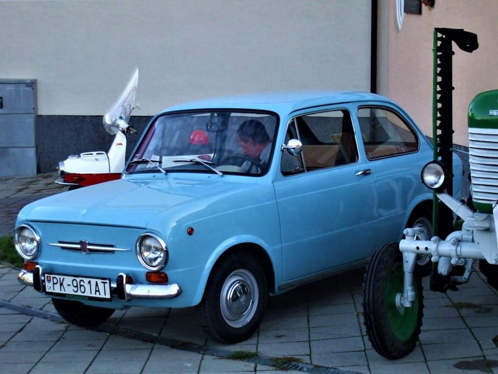 p. Zmajkovič a jeho Fiat 850 Šenkvice 2013