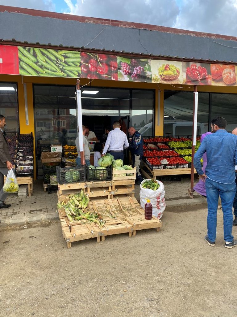 Nakup ovocia a zeleniny v Askale