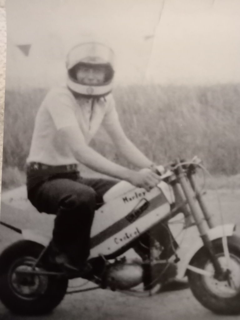 Jozef Malík- rok 1976, motocykel s ktorým som uzatváral trať na minikárach Unín-lipky