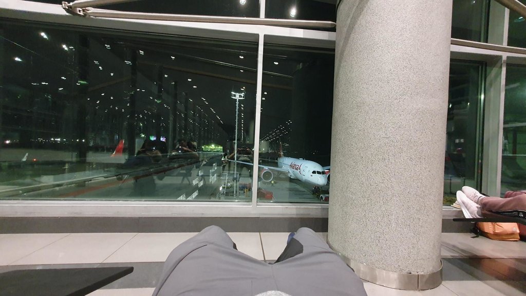 Nocovanie na letisku v Bogote