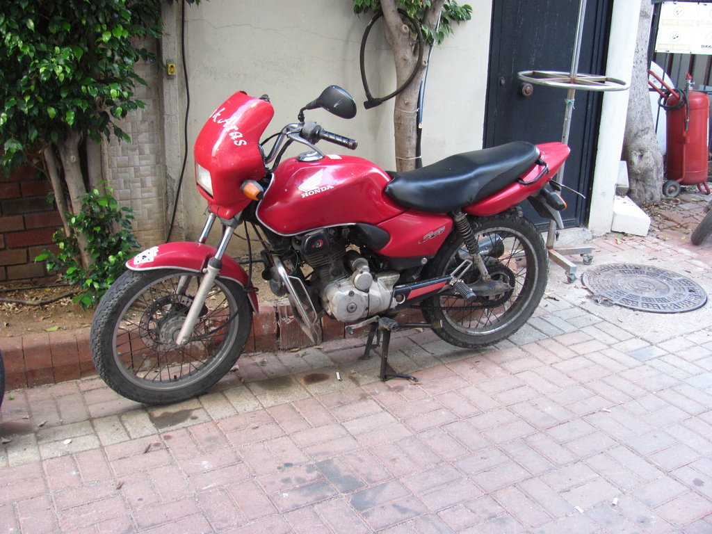 Honda 125 s malým štítkom