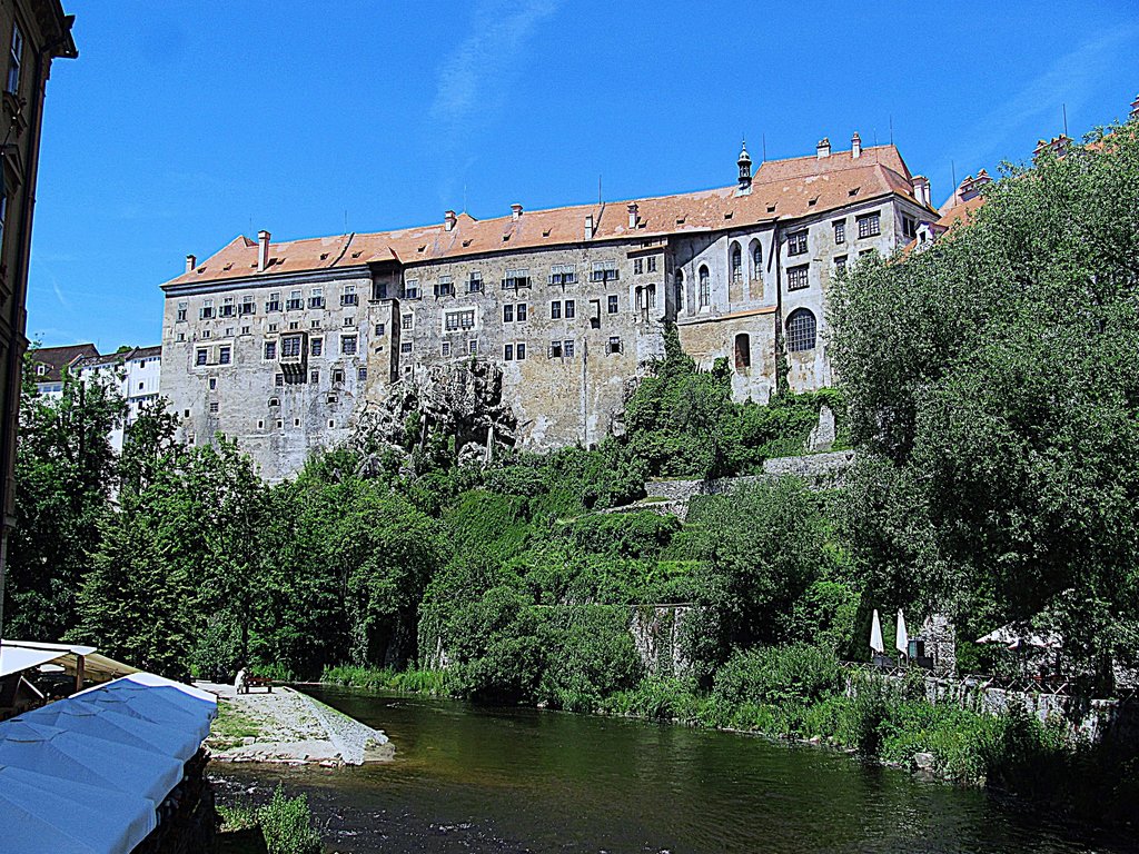 pohľad na hradný komplex