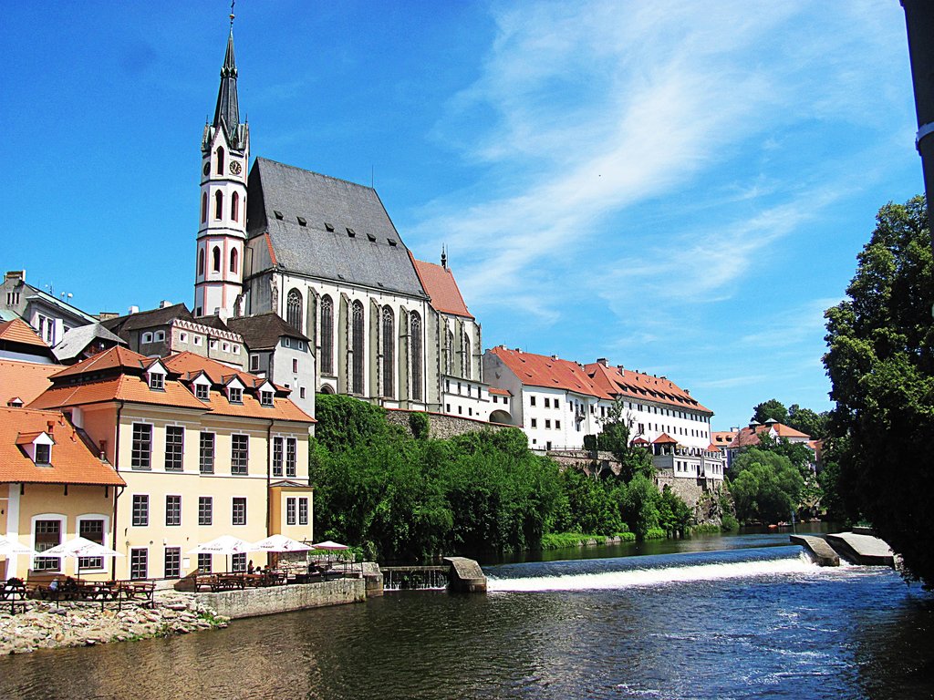 majestátna katedrála zrejme aj s kláštorom