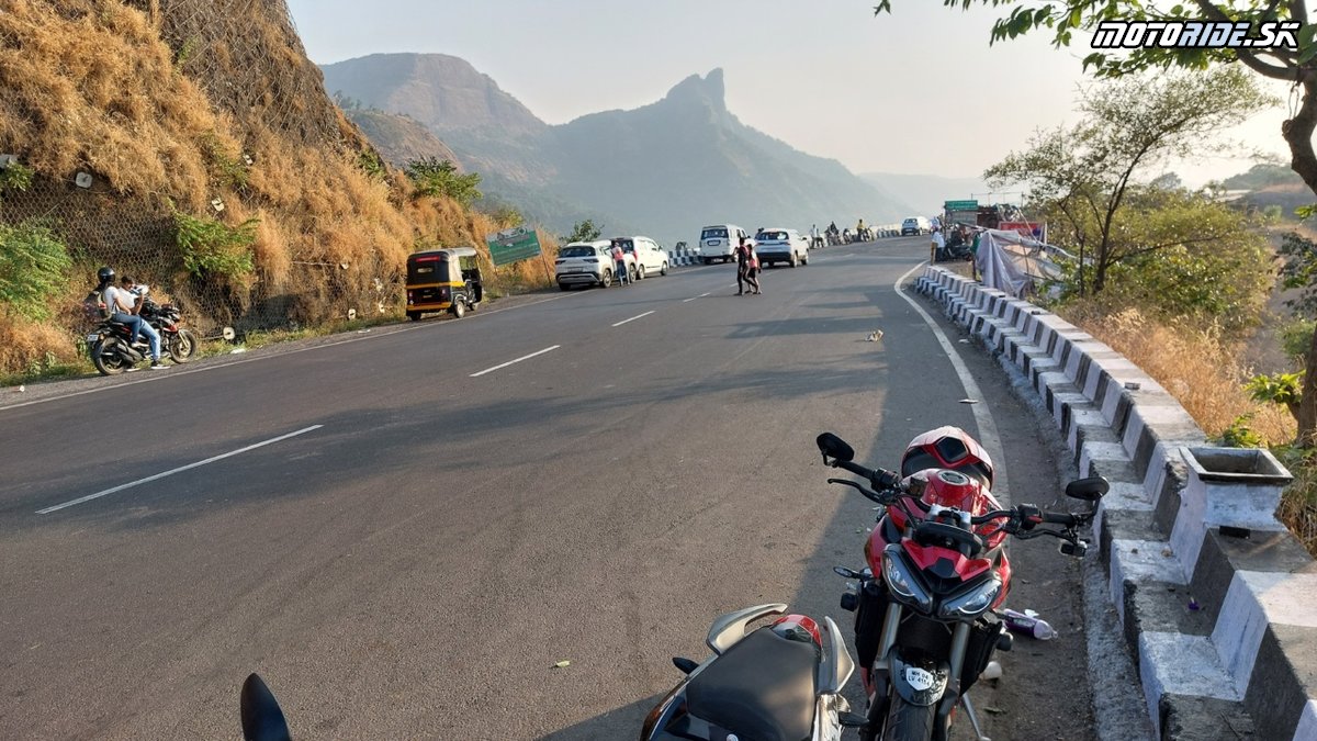 Ideme na drag race: The Waley Run, dne som jazdil Triumph Speed Triple - Naživo: S Awiom do Indie 2024 - Royal Enfield trip