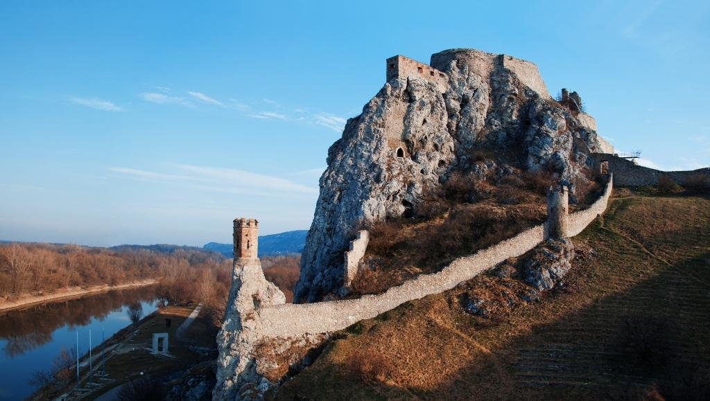 hrad Devín nad Dunajom a Moravou internet