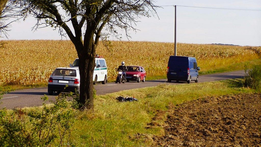 pri Mokrom Háji, napriek takmer zabudnutej ceste tu v 2018 zhavaroval motorkár internet