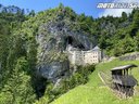 Predjamsky zámok, Postojna, Slovinsko Predjamsky zámok, Postojna, Slovinsko