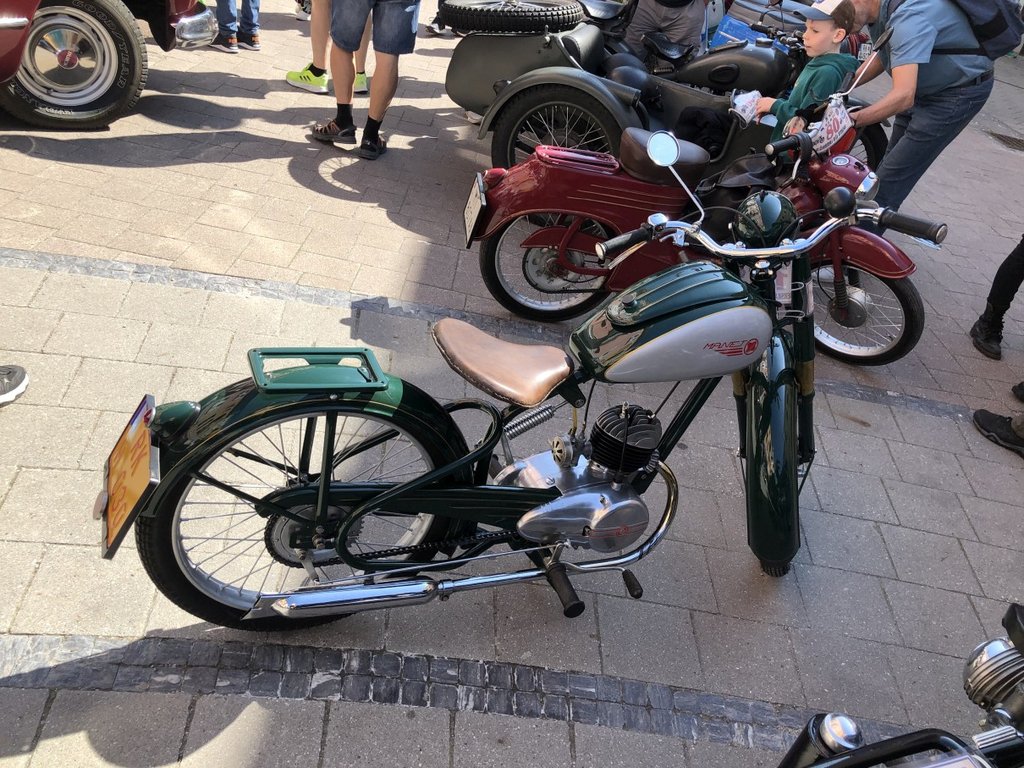 ....a jedna 90-ka zo slovenskej.