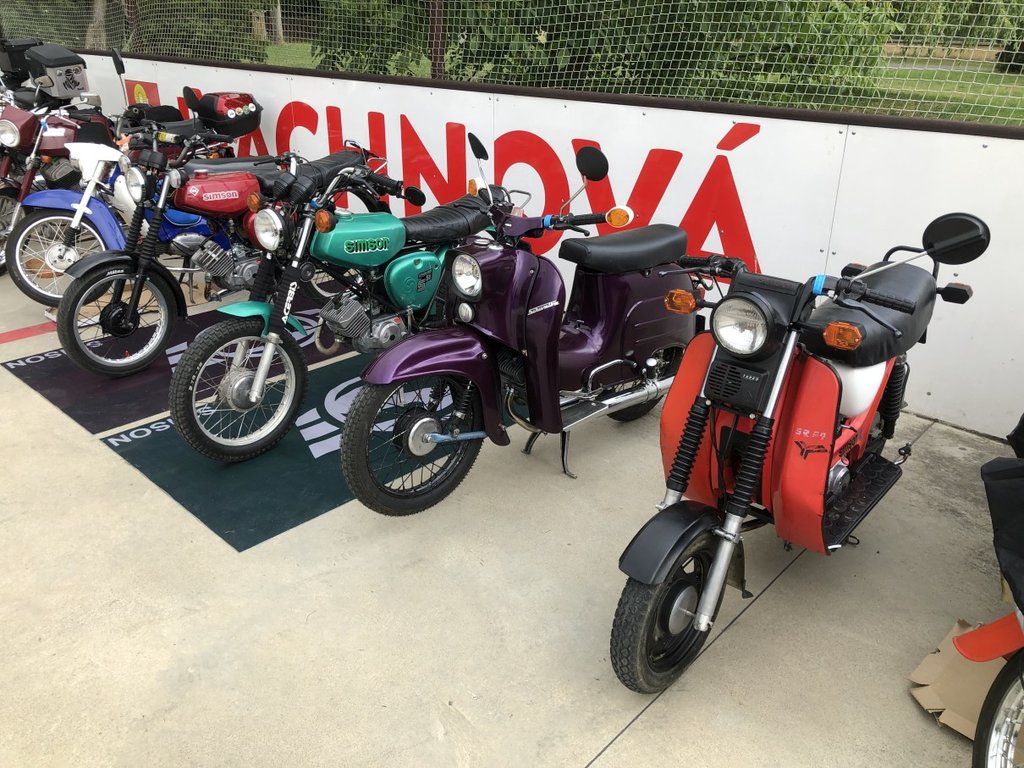 Zátišie s visačkou DDR