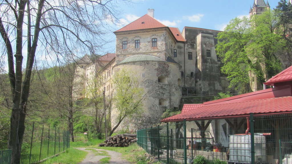 v podhradí kláštora 2019