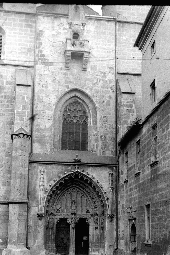 vchod do katedrály 1990