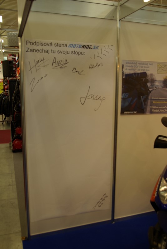 Motocykel 2009 - Podpisová stena motoride.sk v piatok