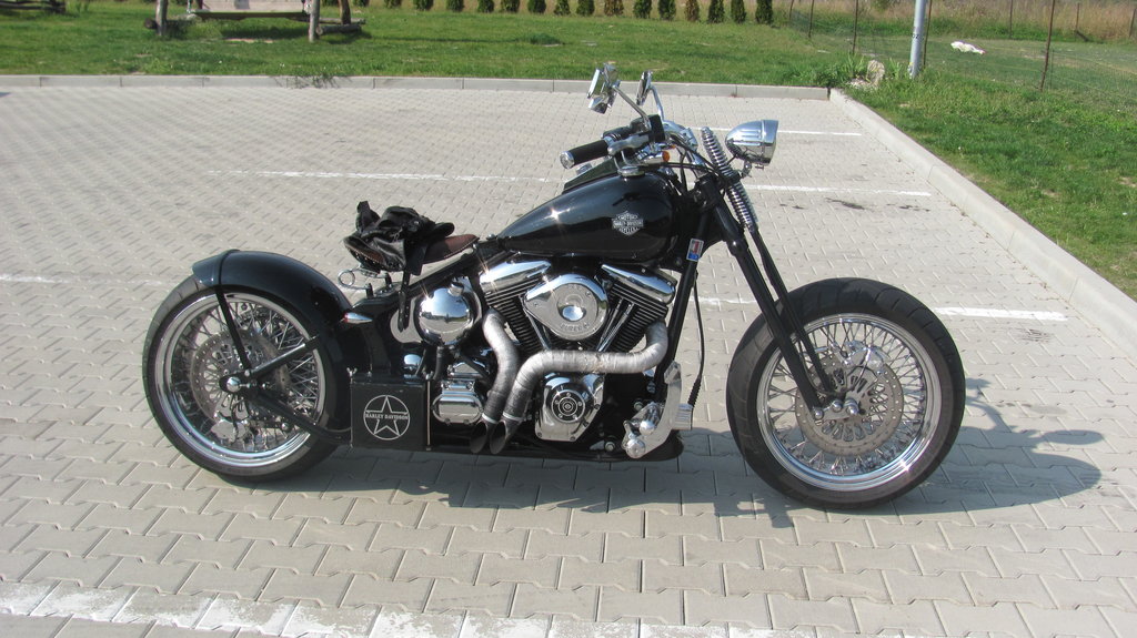 na parkovisku pred reštauráciou I