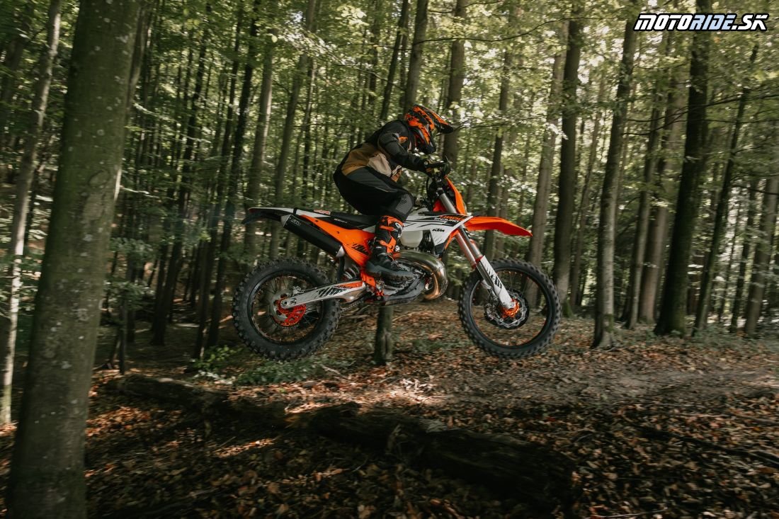 MY26 KTM 300 XC-W HARDENDURO  Action  KTM XC-W HARDENDURO MY26 KTM 300 XC-W HARDENDURO  Action  KTM XC-W HARDENDURO