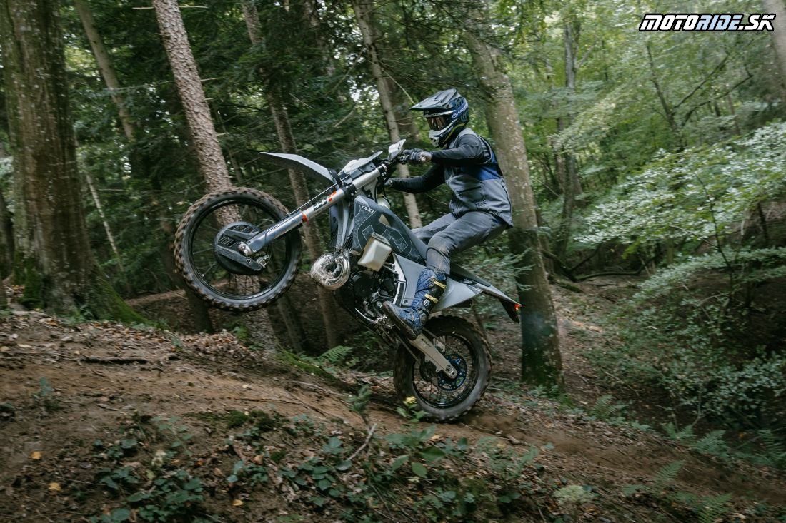 TE 300 Pro 2026 Action