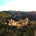 hrad navečer z drona internet hrad navečer z drona internet