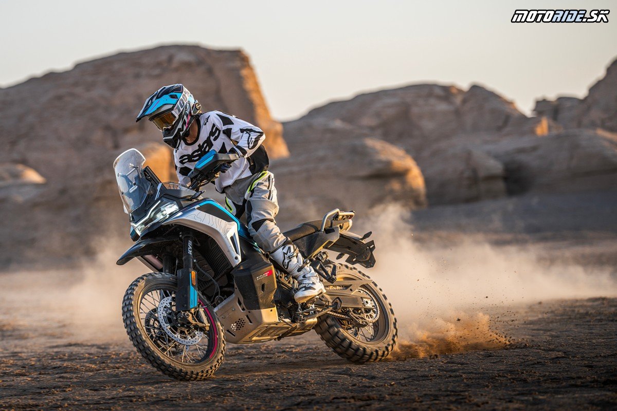 CFMOTO 1000MT-X Outdoors 1