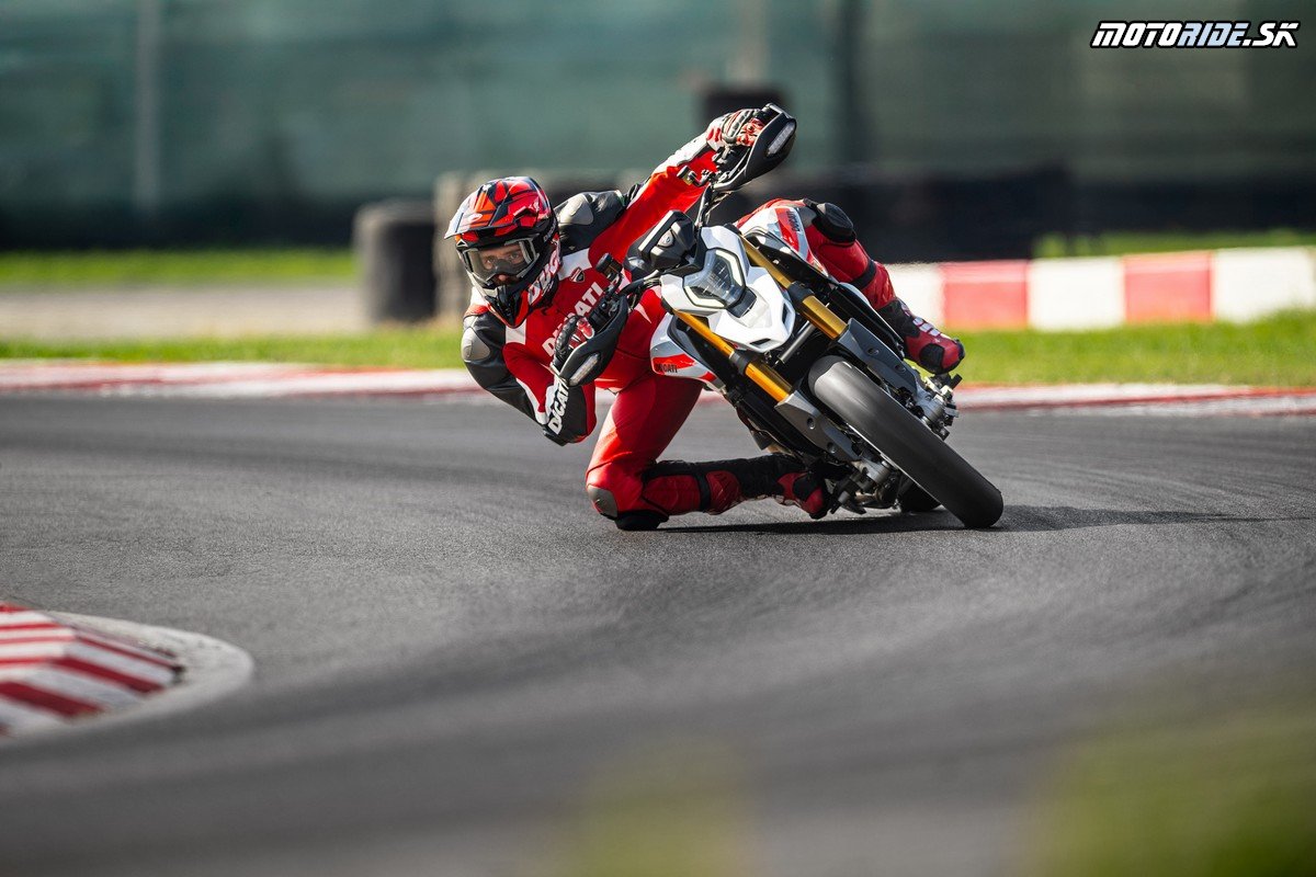 MY26 HYPERMOTARD V2S DYNAMIC  14  UC874048 Mid