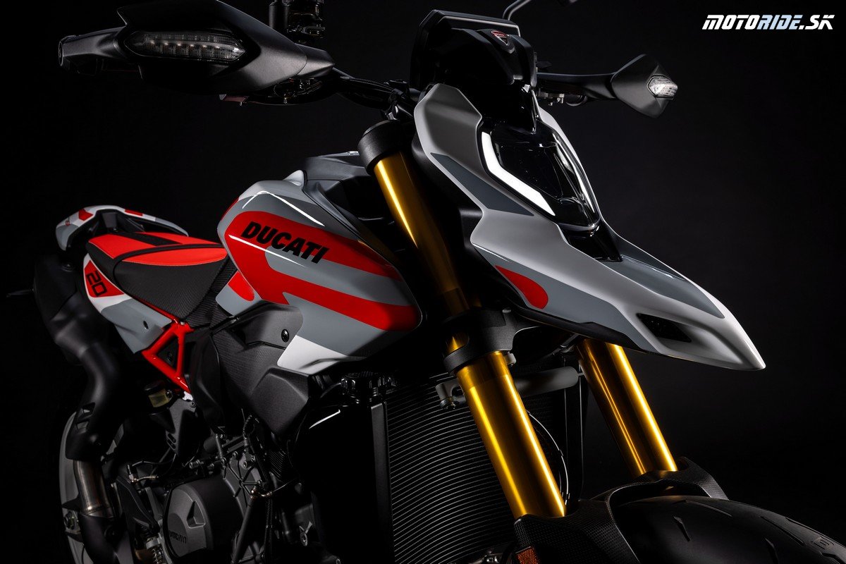 MY26 HYPERMOTARD V2S STUDIO  8  UC873989 Mid