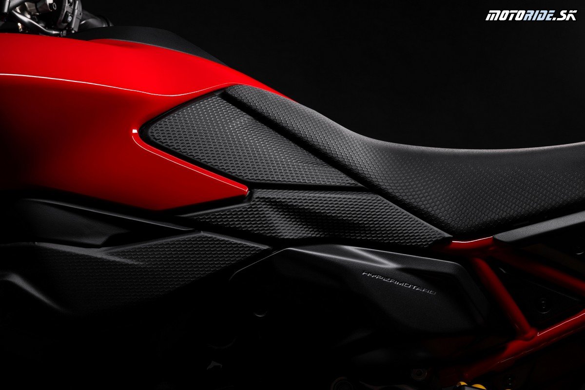 MY26 HYPERMOTARD V2 DETAILS  6  UC873927 Mid